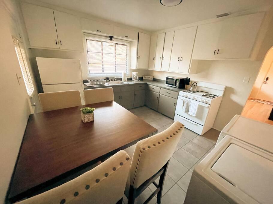 فيلا Pet Friendly! Private Casita In Nob Hill ألباكركي المظهر الخارجي الصورة